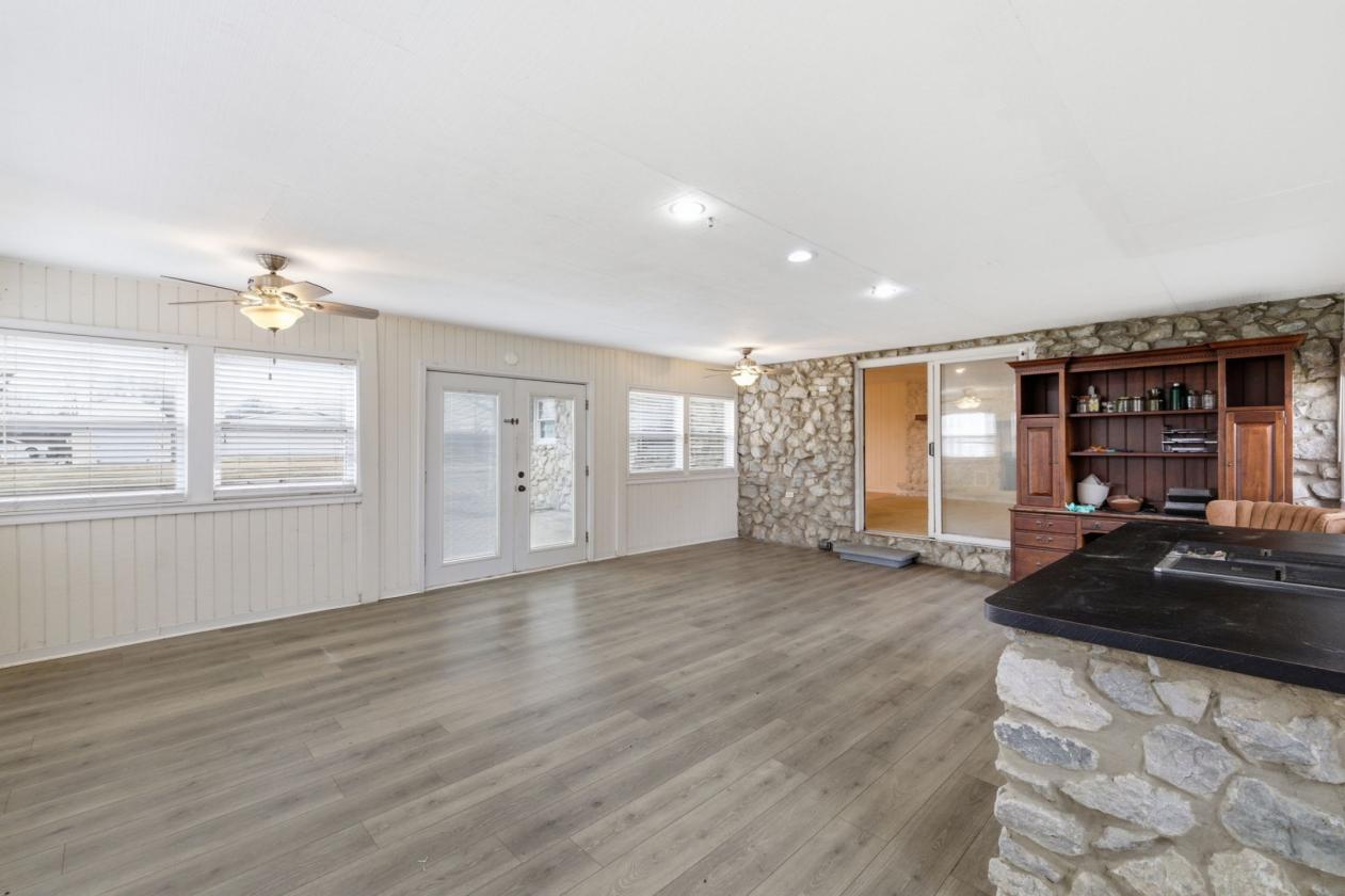 Private horse property with a modern touch! - photo 28