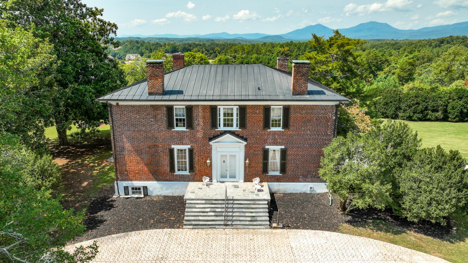 Magnificent views on this colonial home with 24 ac - photo 4