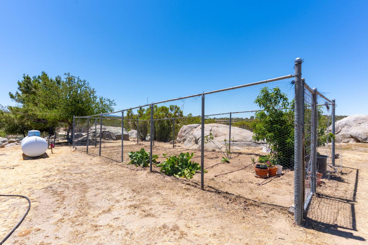 Custom 5-Acre Horse Ranch with Stunning Views - photo 23