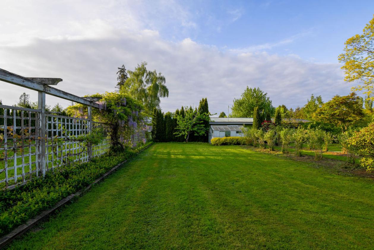 Luxury legacy estate on park-like 4.64 acres - photo 23