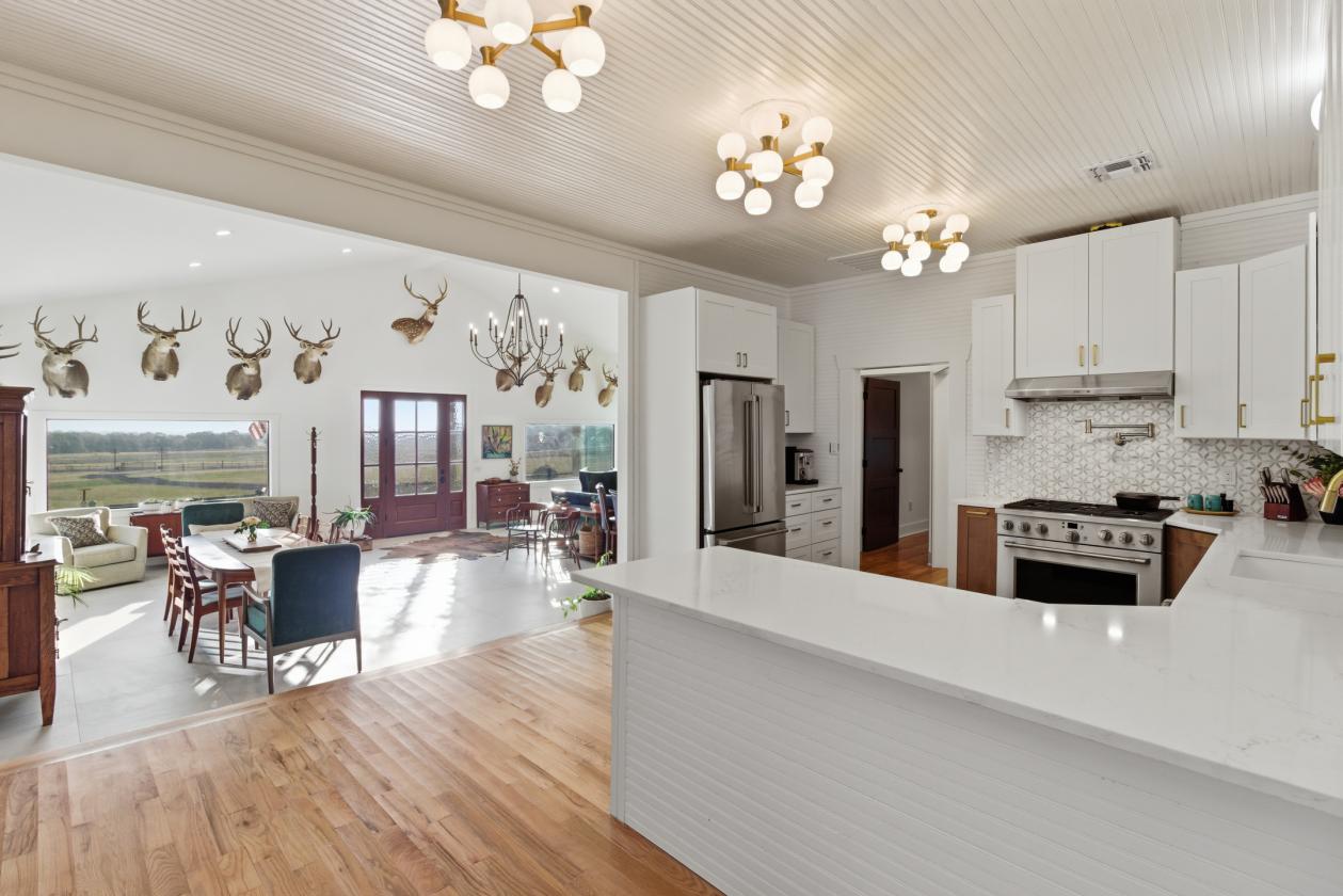 Luxury Hill Country Farmhouse | 10 Acres - photo 6
