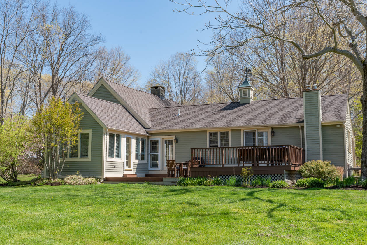 Beautiful horse property 4 stall barn ring and... Killingworth