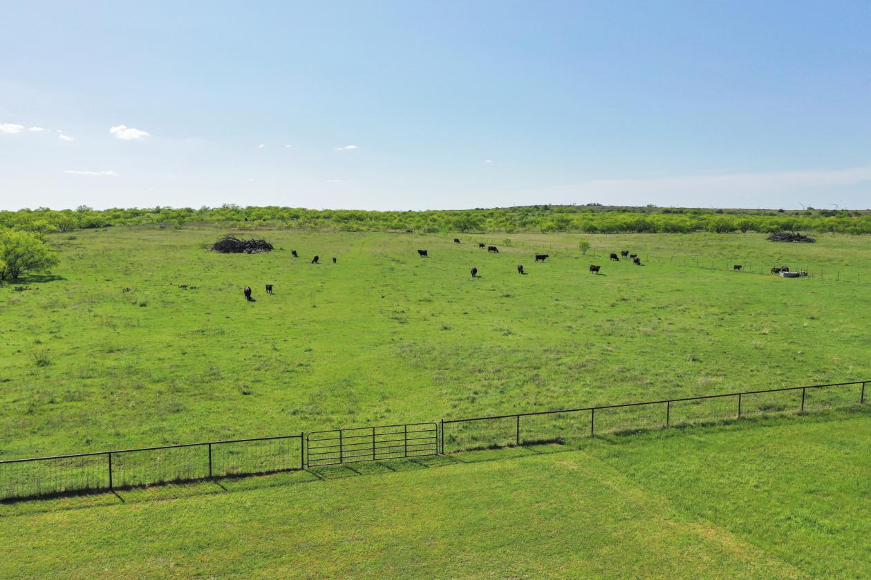 SPECTACULAR ±331 ACRE RANCH WITH MULTIPLE HOMES + - photo 15