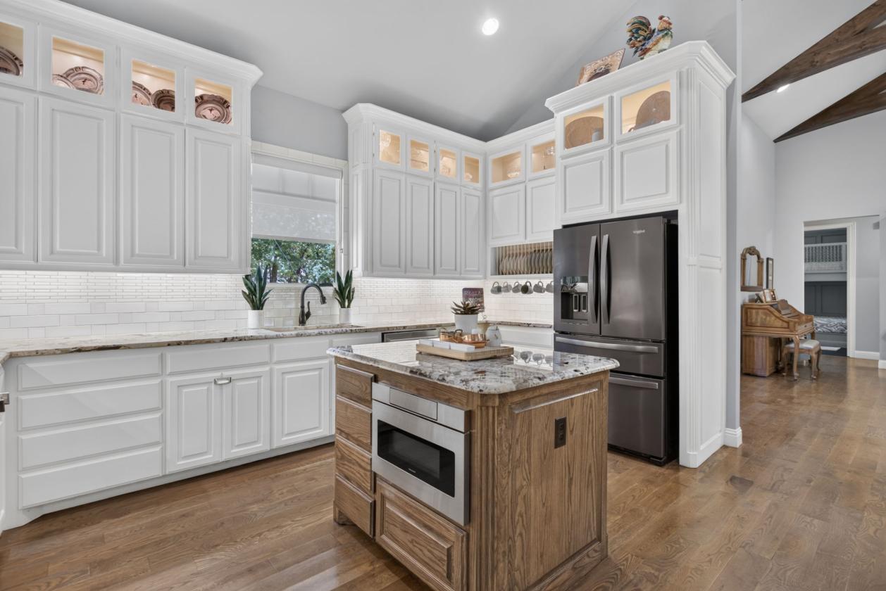 Home on 5 acres Near Chisolm Trail Tollway - photo 7