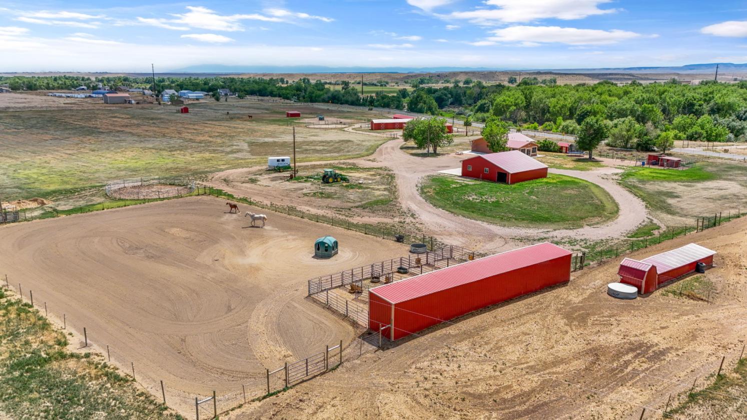 Turn-key equine facility just outside of Fountain! - photo 4