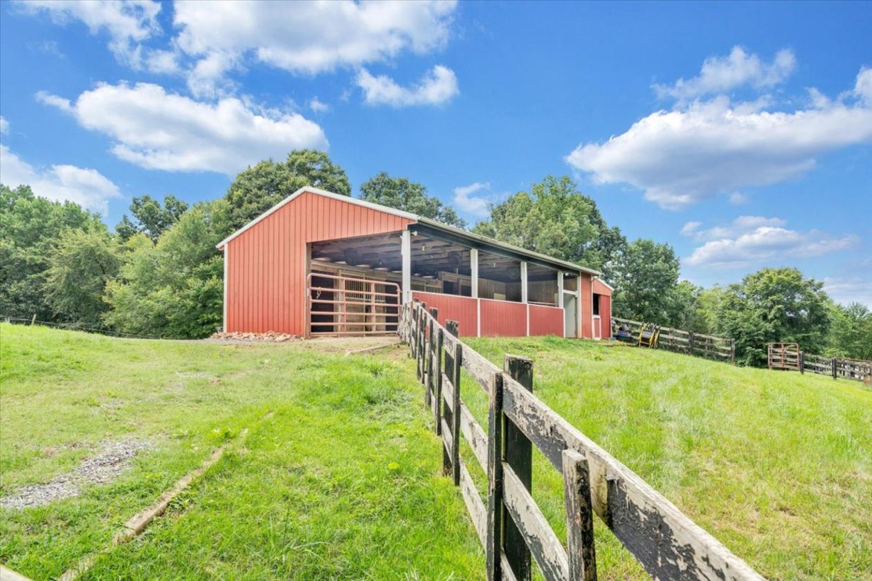 Private Setting Horse Farm - photo 14