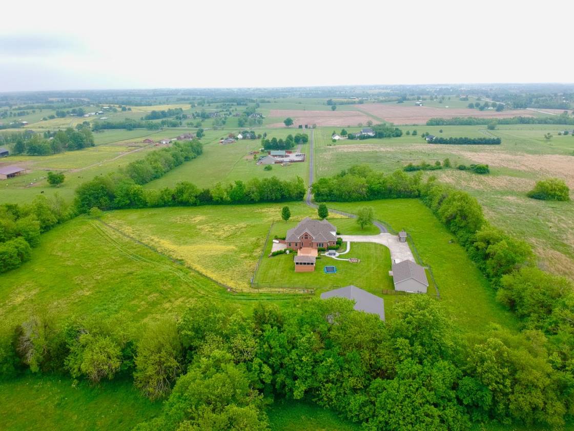 Luxury MiniFarm with 9.7 Acres and 5Stall Horse Barn Danville, Boyle County, Kentucky
