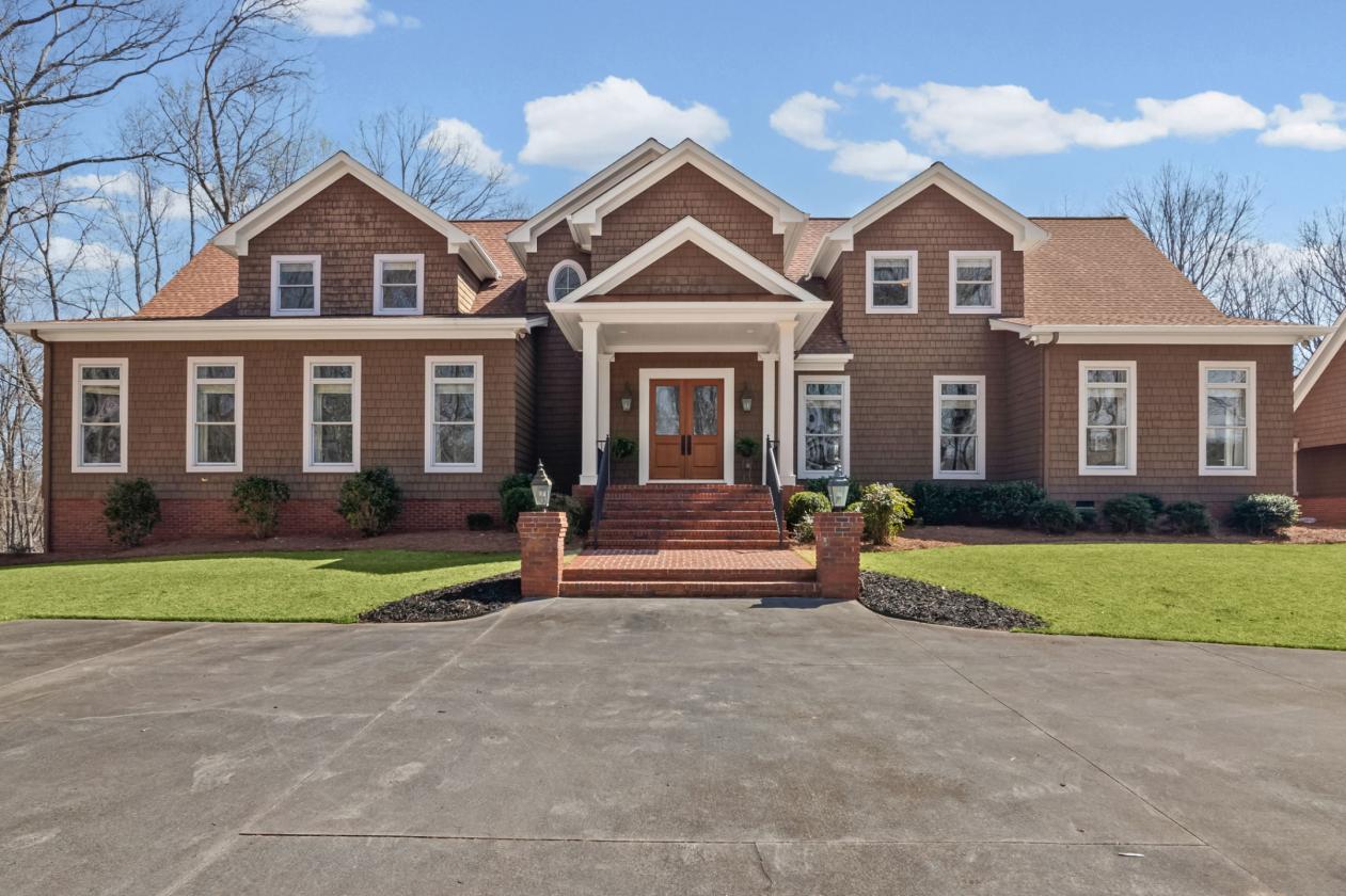 Oak Ridge Farm, an Equestrian Estate on 75+/ Acres - photo 1