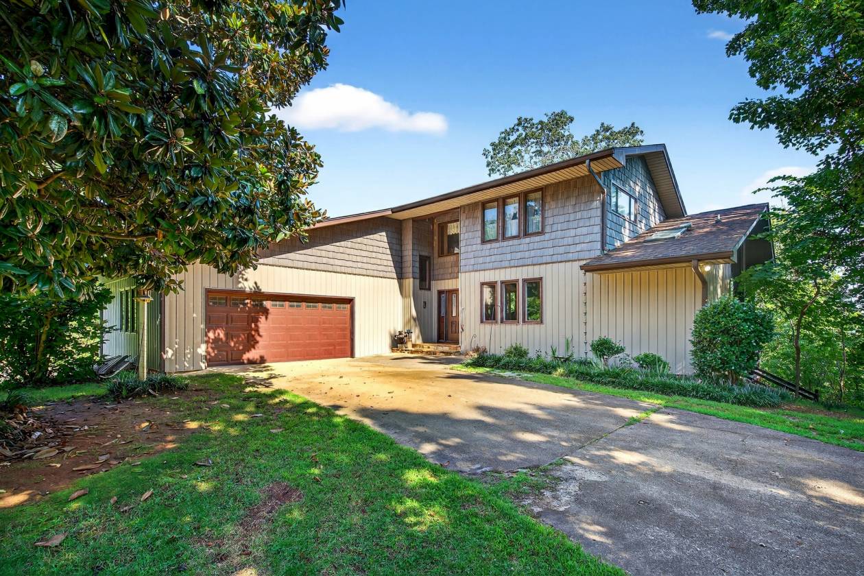 Horse Property for sale.