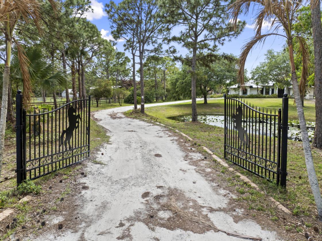 Beautifully updated 5 acre equestrian property - photo 20