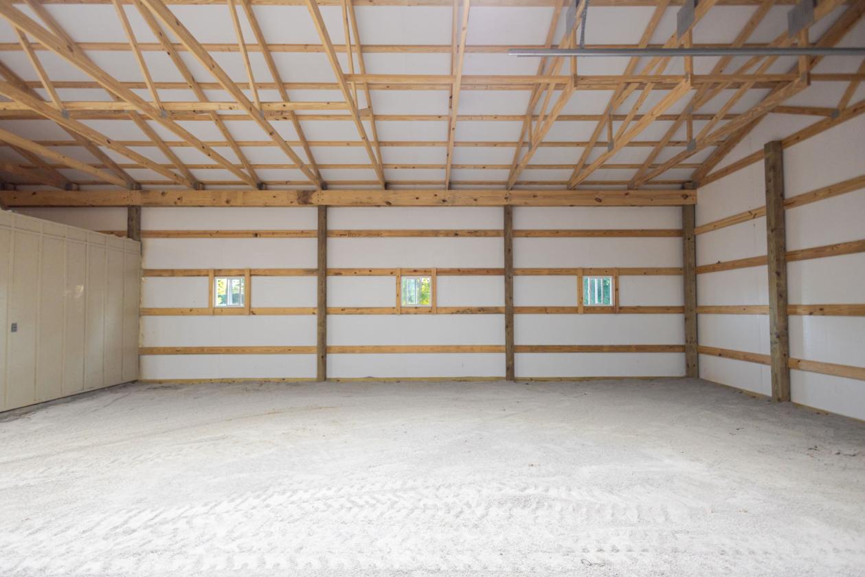 Barndominium & Acreage - photo 10