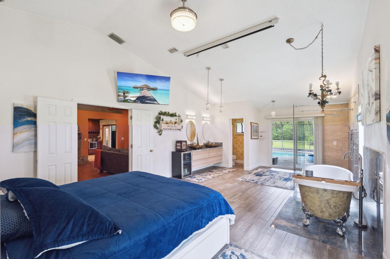 2.5 Acre Retreat with Guest House & Workshop - photo 18
