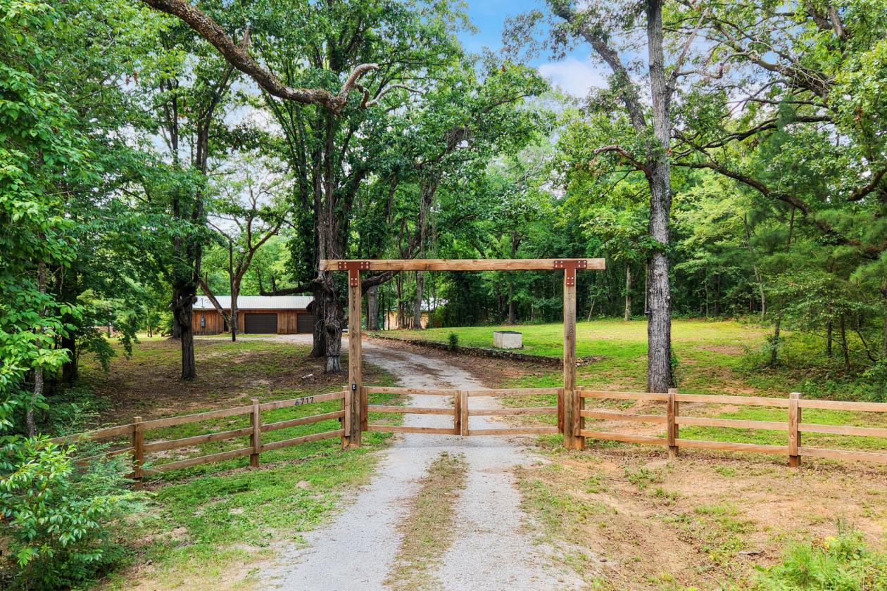 89.99 acre horse farm with lighted arena & more - photo 1