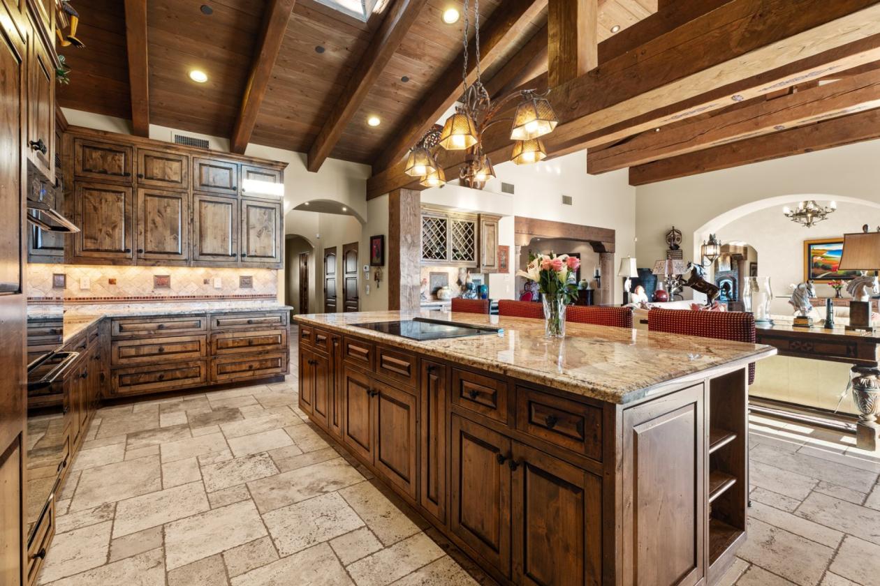 Luxury Equestrian Estate, Resort home, 352 Acres - photo 18