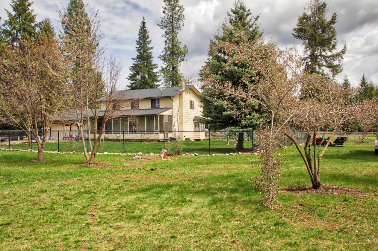 !0 Acre Horse Property with Country Home in Rathdrum N... Rathdrum