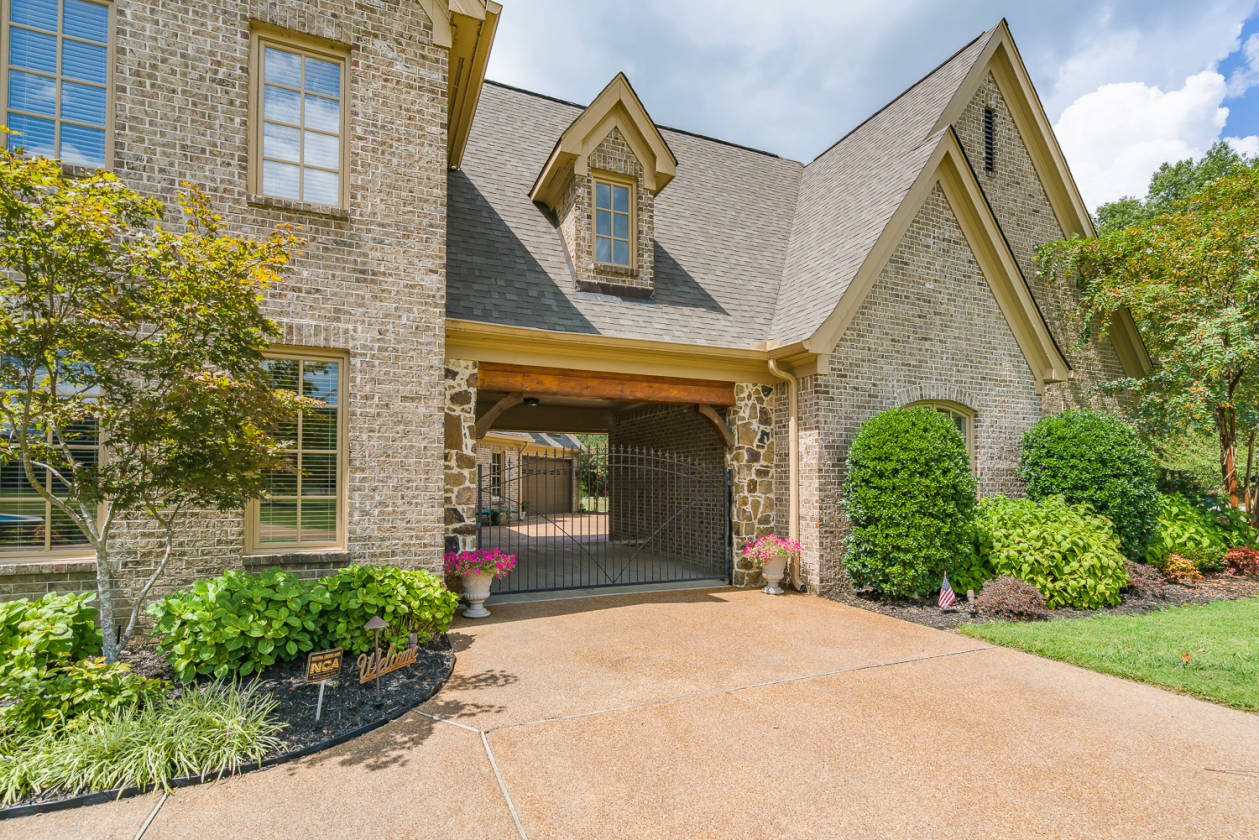 Country Estate on 19.3 Acres 45 minutes from Downtown... Williston