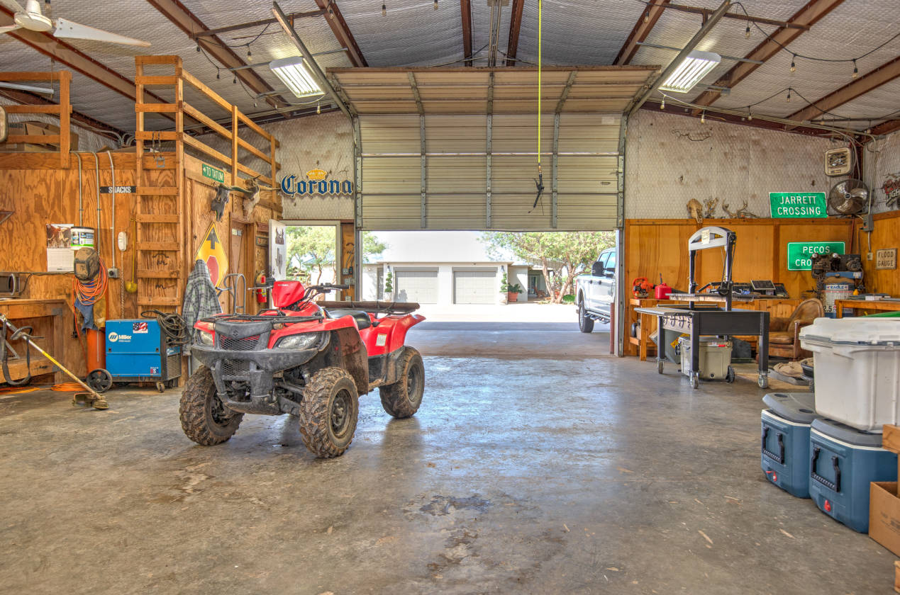 Stunning Horse Property in Lubbock County on 17 acres with