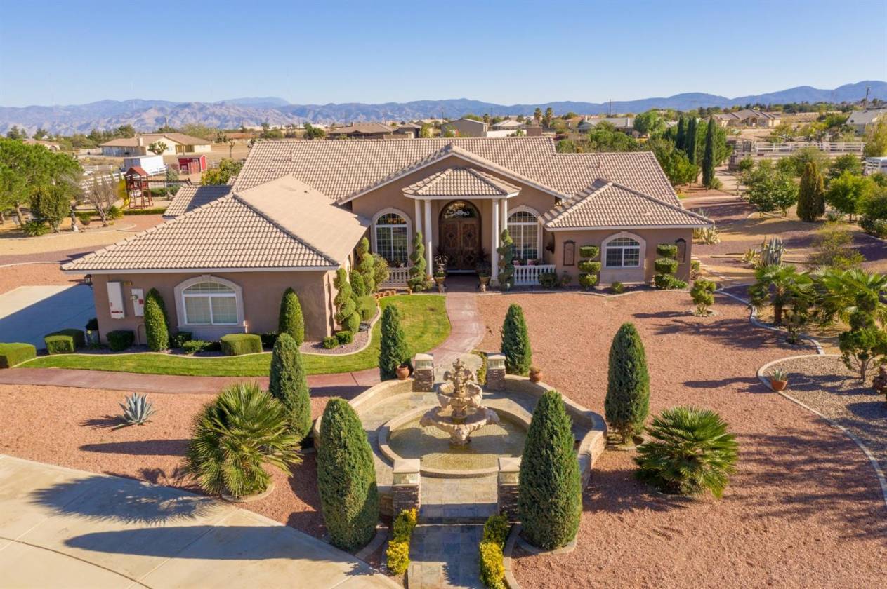 BEAUTIFUL HORSE PROPERTY IN OAK HILLS, CA , "The Beverly... Oak Hills