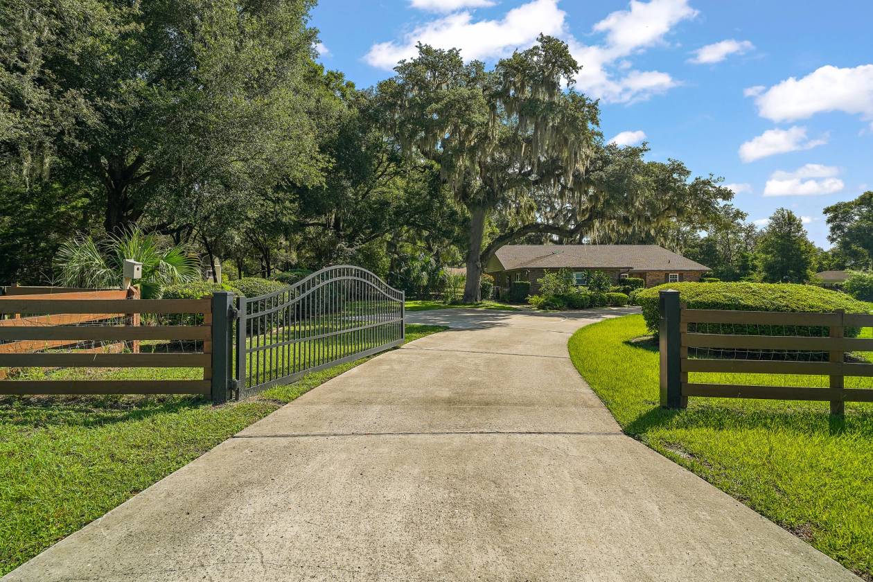 Horse Property for sale.