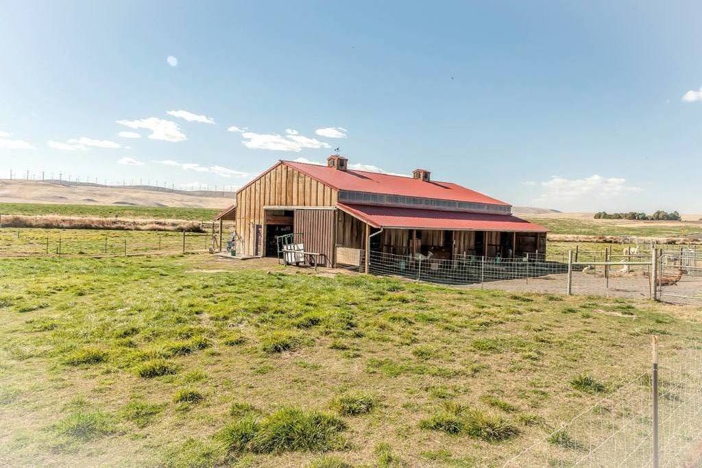 15 acre horse property for sale w/barn, pasture, updated home