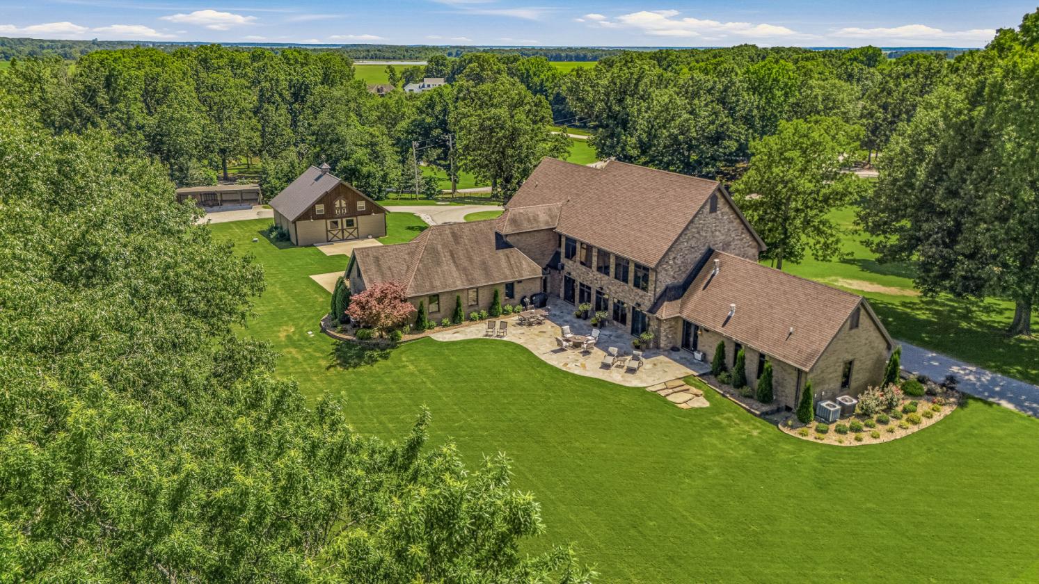 Modern Rustic Estate with Lake, Trails & Barn - photo 1
