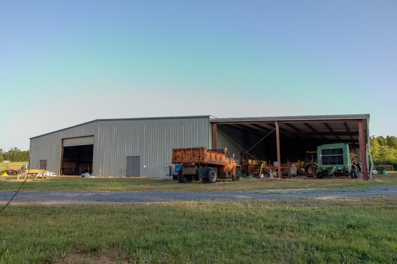 Heated Indoor 67 Acre Horse Training Facility - photo 8