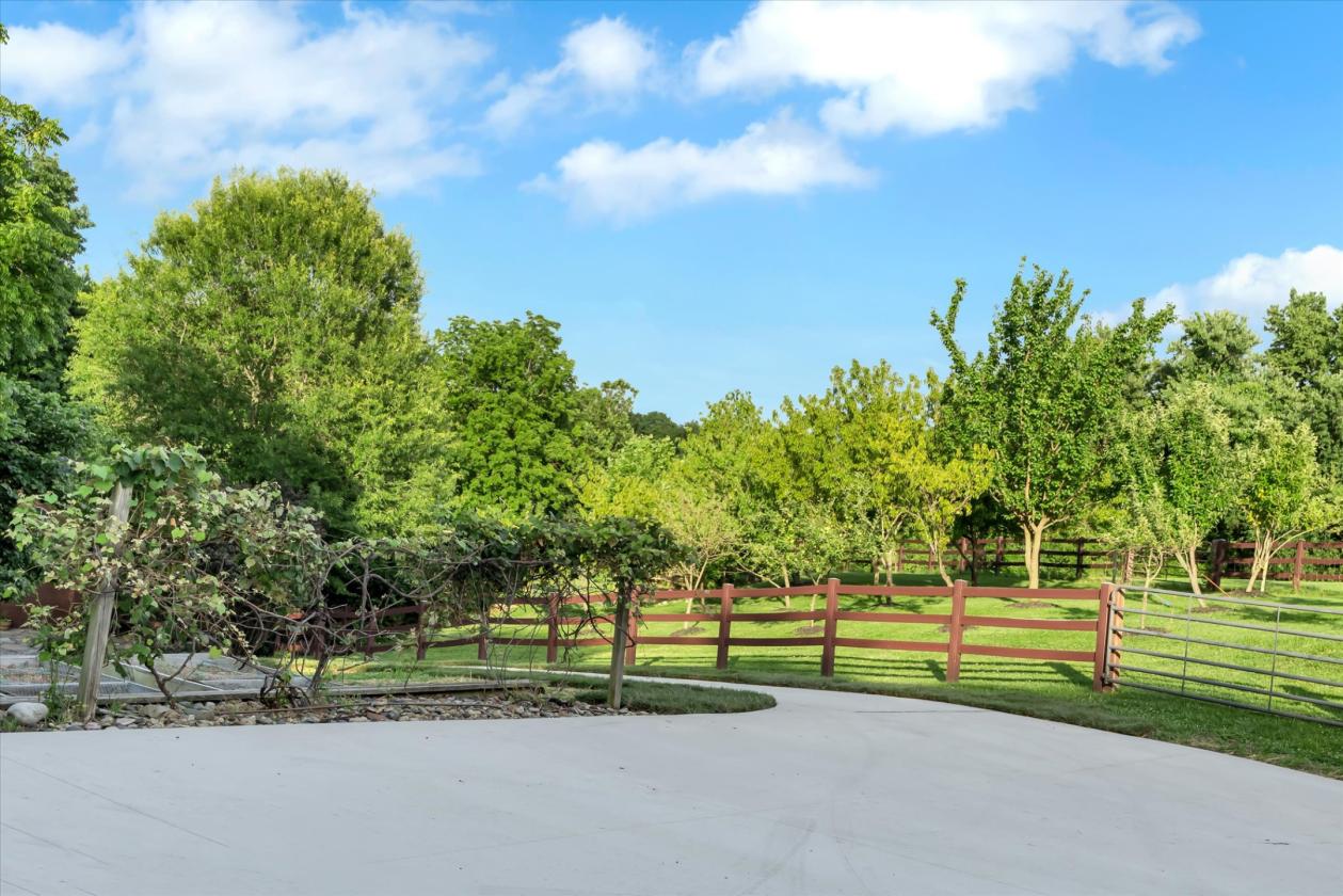 One-of-a-kind, GATED, EQUESTRIAN PROPERTY! - photo 19