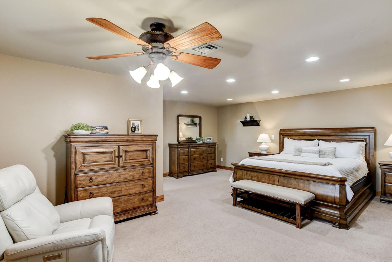 Custom Home, 2 Arenas, Barn, Orchard, WATER RIGHTS - photo 14