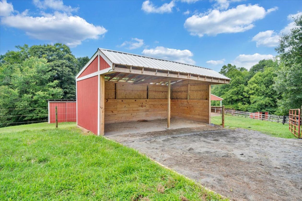 Private Setting Horse Farm - photo 18