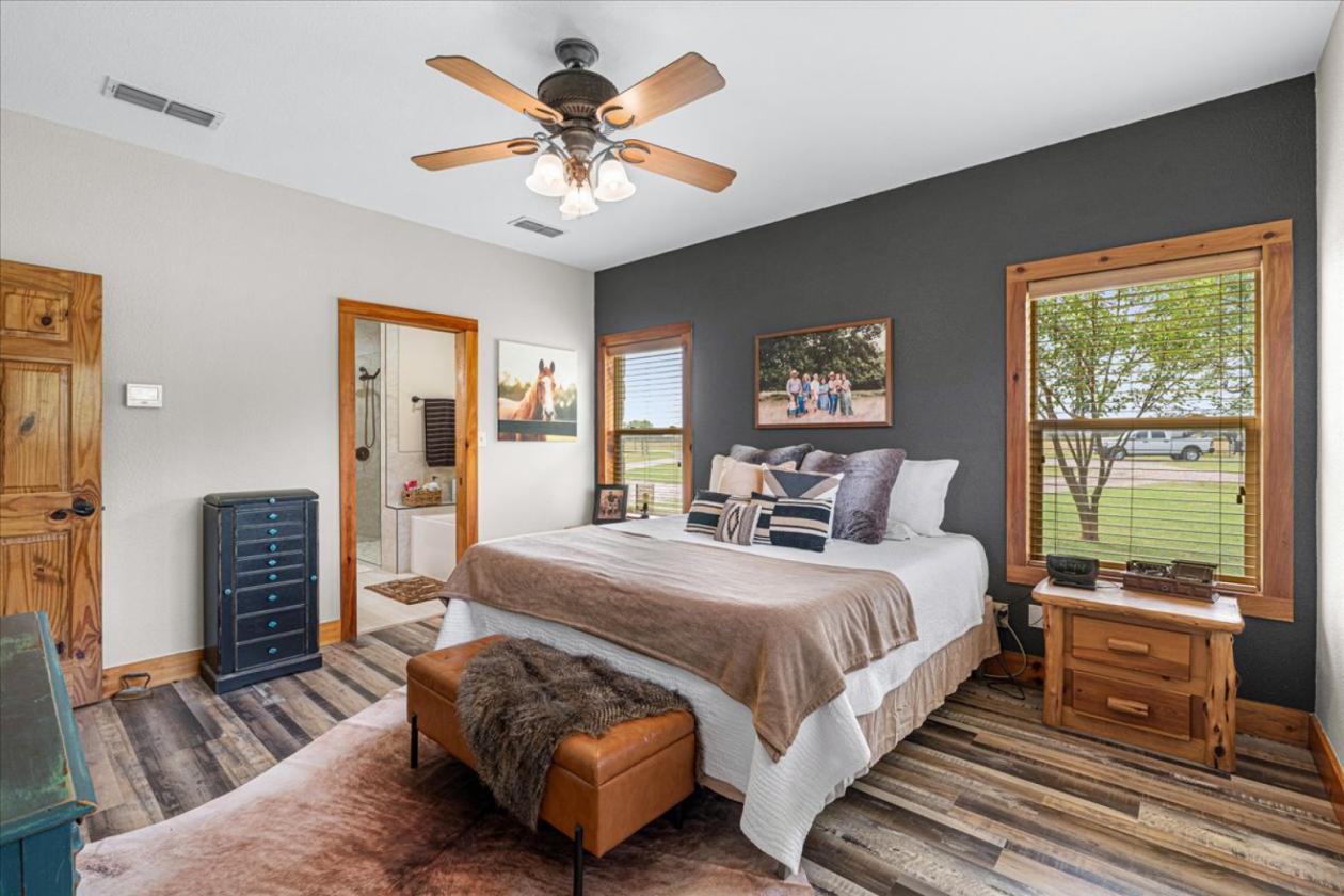 Custom home on 33 Acres! - photo 18