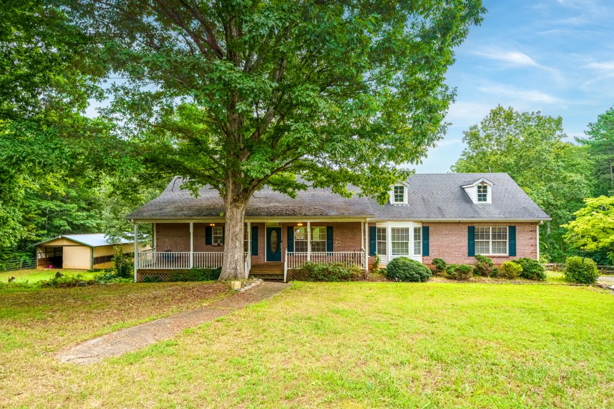 6 ACRES, BRICK RANCH, BARN - photo 1