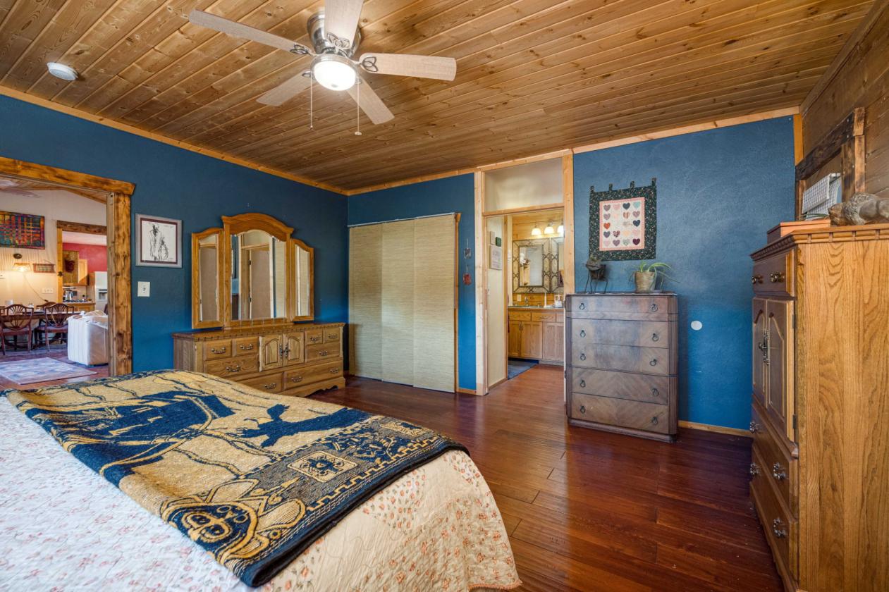 Beautiful Cabin with Horse Facilities - photo 14