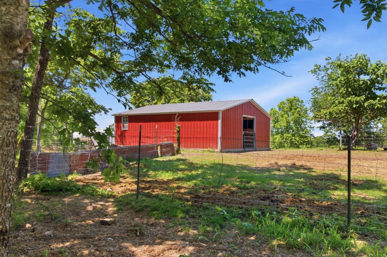 Spear M Cattle Company - photo 2