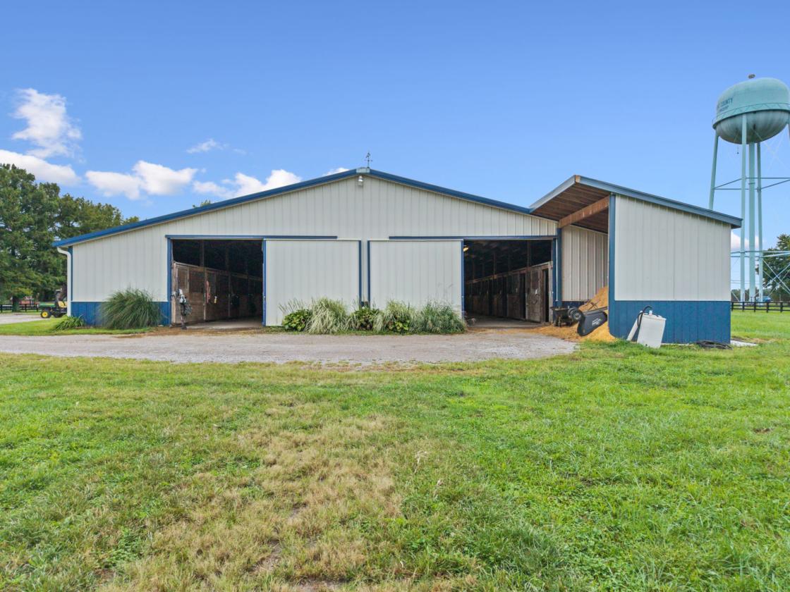 Cape Cod + 15 Acres + 18 Stalls + Indr + 2 Outdr - photo 4