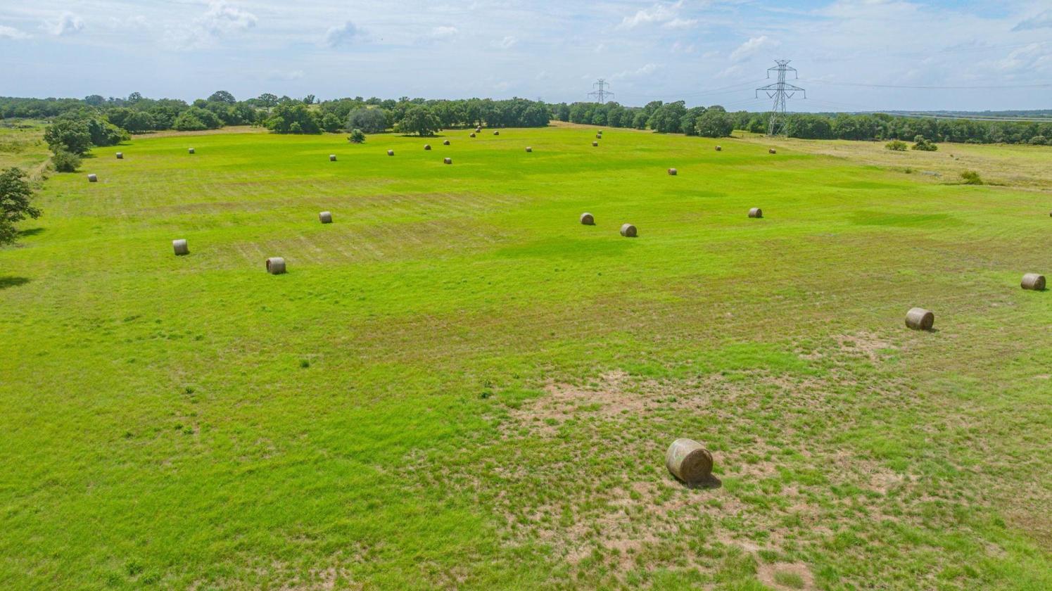 Turnkey Ranch Property With Coastal Fields!! - photo 19