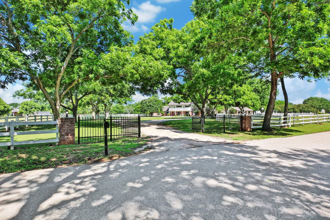 Horse Property for sale.