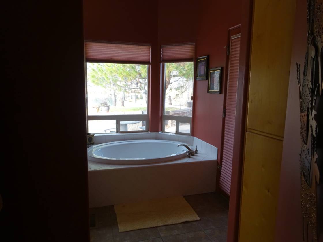 Beautiful 2.28 AC irrigated horse property, 3112 SqFt, walk to