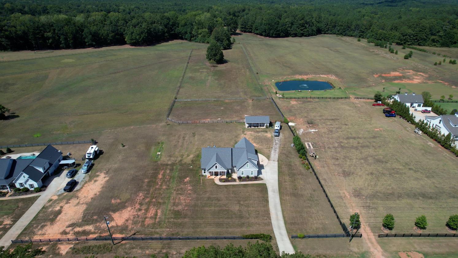 Modern ranch home on 5ac, 3 stall barn - photo 5