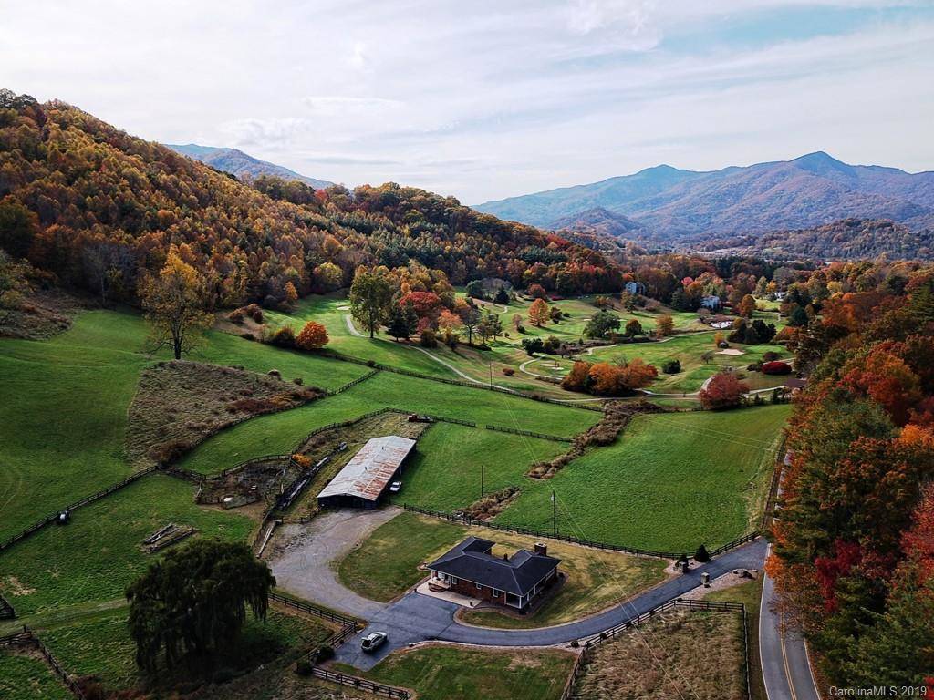 Unbelievable Mountain Views from this Horse Farm Waynesville, Haywood