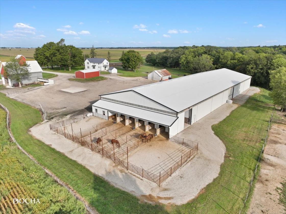 Renovated Farmhouse, Indoor Arena & More! - photo 4