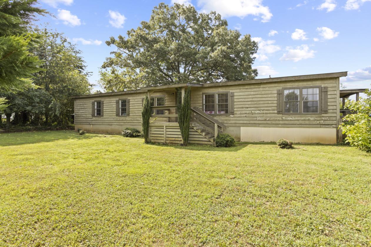 25-acre farm with 10 stalls and riding arena - photo 16