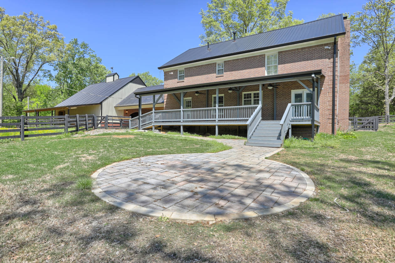 Fayette County Tennessee Horse Property With Classic Colonial Home
