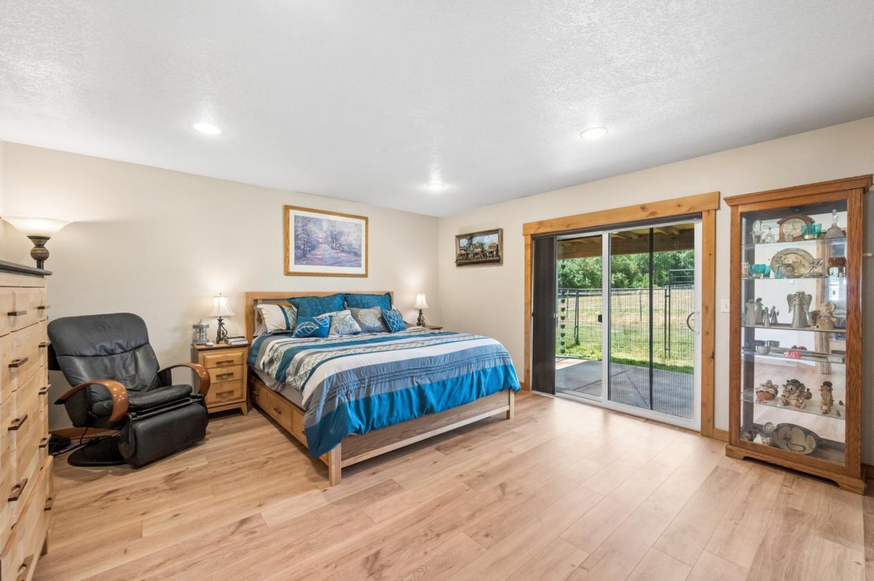 Boutique Equestrian Estate — Turnkey Move-In Ready - photo 6