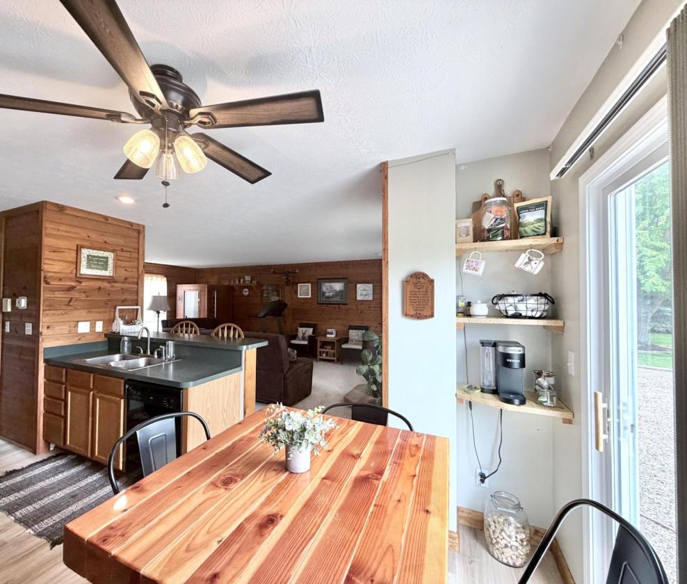 Beautiful Home on 15 Acres!! - photo 13