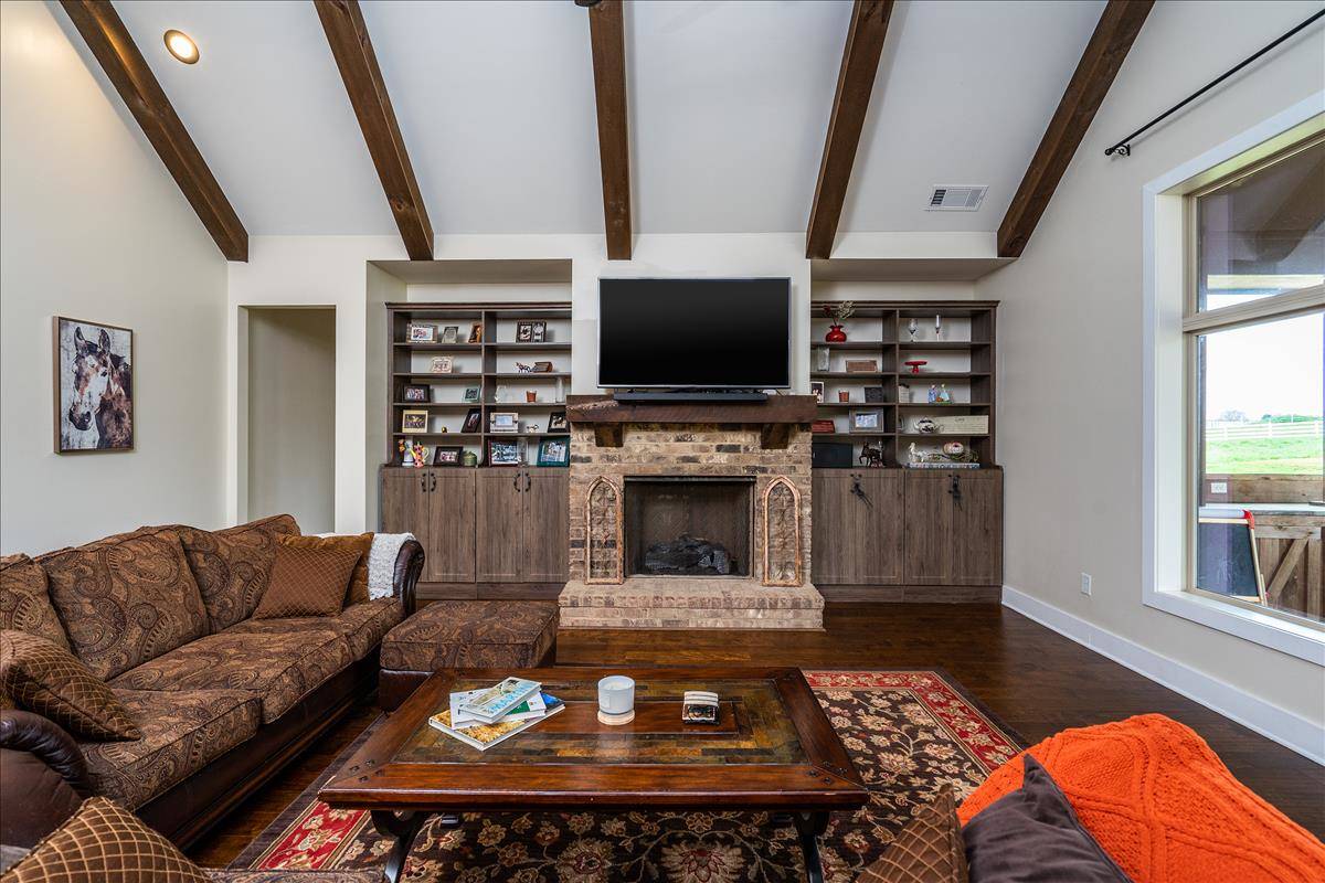 Luxury craftsman ranch located in a first class equestrian community