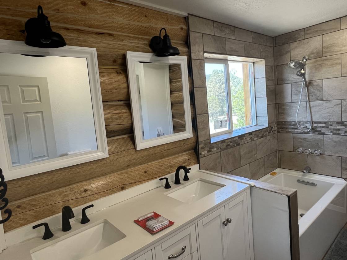 Luxury Lodge on 27 Acres with guest cabin - photo 11