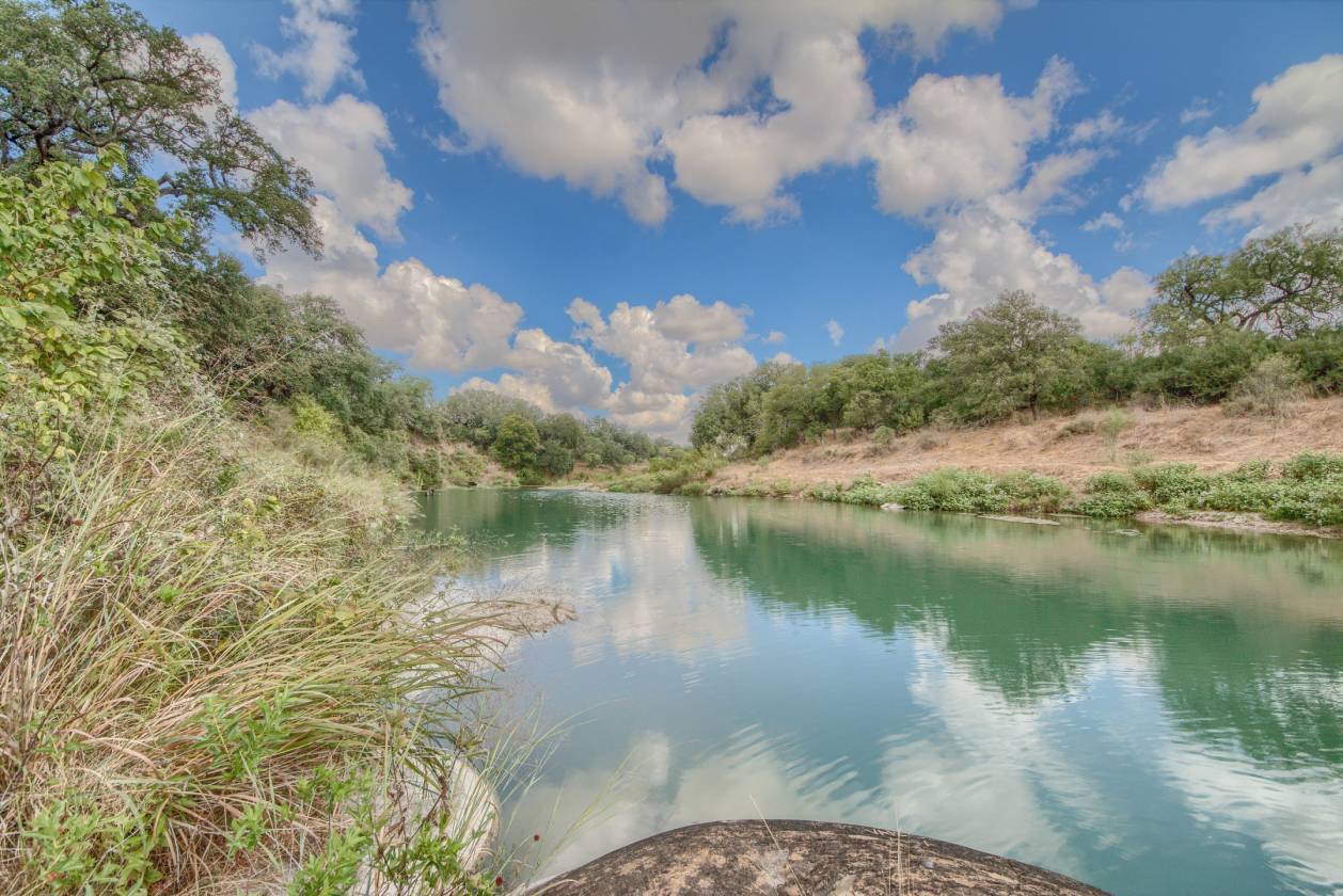 Blue River Ranch offers the best of all worlds for... Hondo, Medina