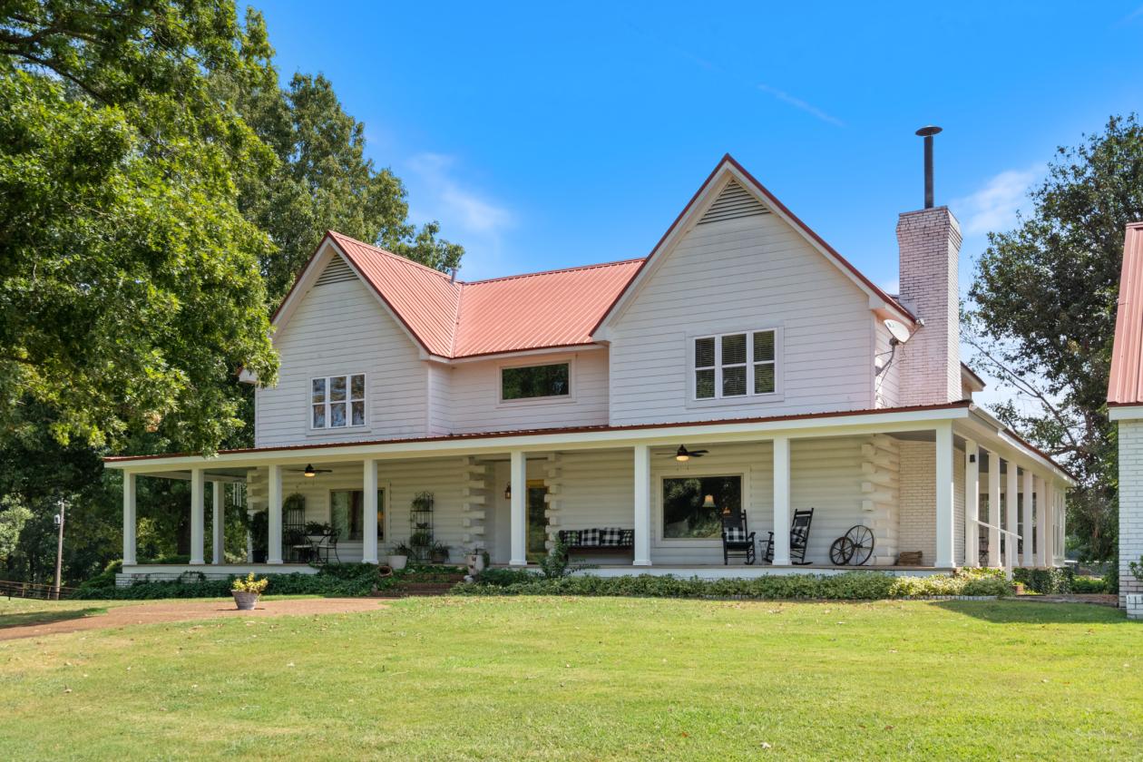 41-ACRE HORSE PROPERTY | 11 STALL BARN & ARENA - photo 1
