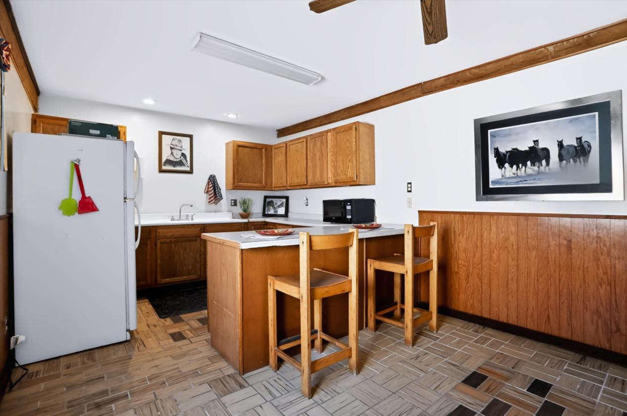 Ideal Equestrian training & boarding facility - photo 8