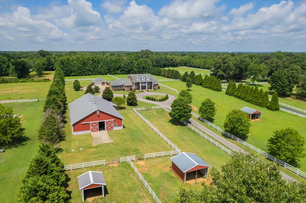 Luxury Equestrian Estate on 13.5 Acres - photo 2